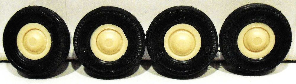 4 Rodas antigas com pneus da JATO / PEPE para restauro de modelos