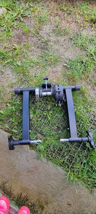 Trenażer rowerowy. Rowerowa platforma treningowa