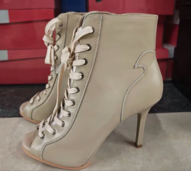 Туфлі для танців Heels