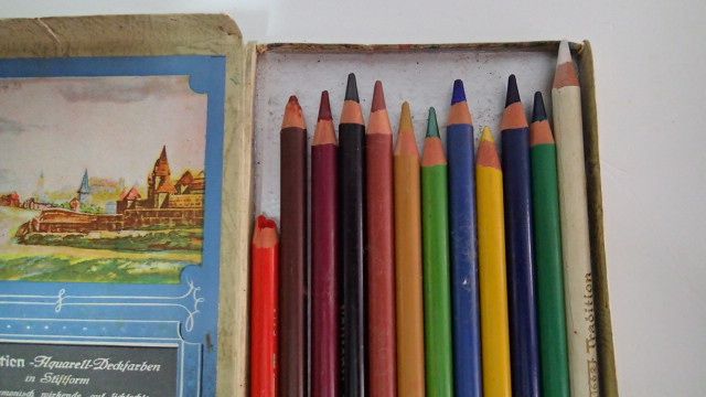 Caixa de lápis antigos da STAEDTLER e Caran D`ache