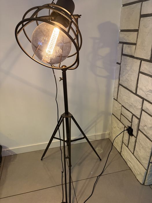 Lampa loft stojaca