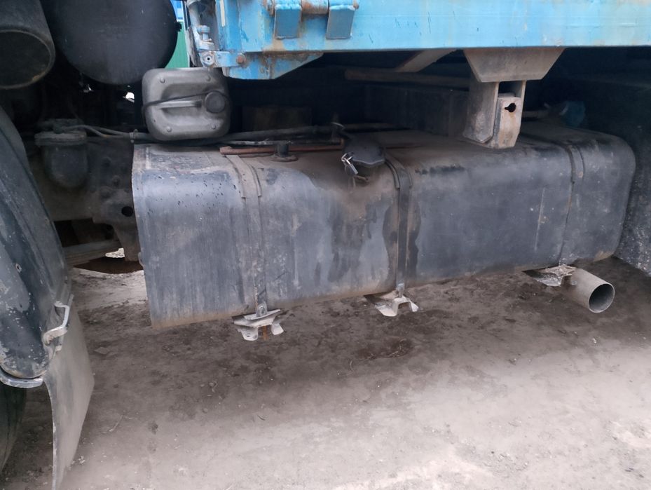 Продам два баки 1 камазовський 300літрів 2 Урал 300літрів