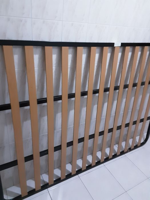 Estrado de cama 1m85cm x 1m33cm