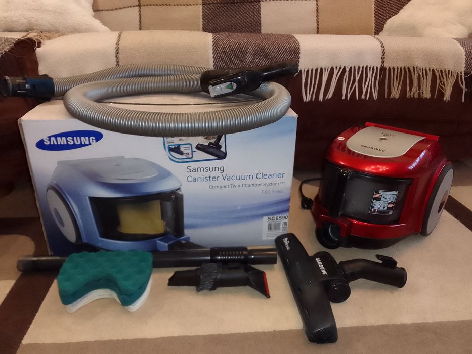 Пилосос контейнерного ого типу Samung sc6590 в робочому стані.