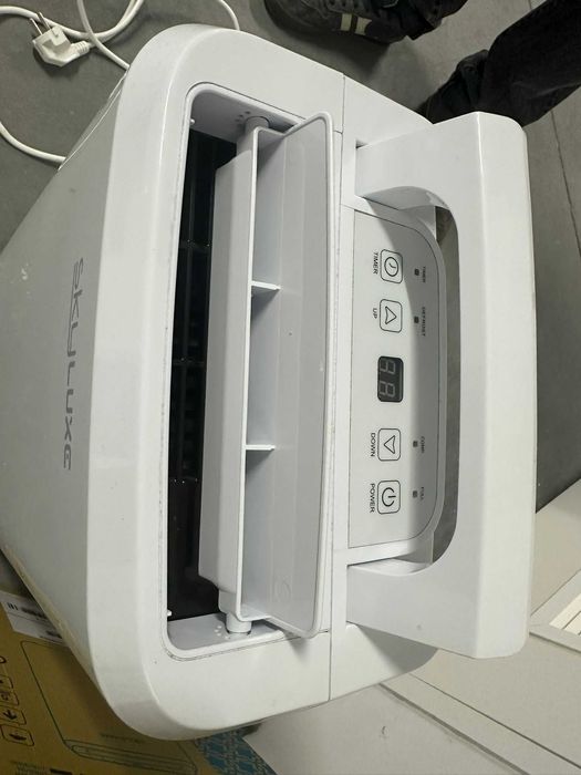 Desumidificador Skyluxe 12L SKYD012AYA – como novo
