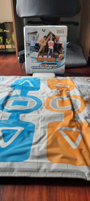 Nintendo Wii DESBLOQUEADA + 2 comandos e mais de 60 JOGOS!!