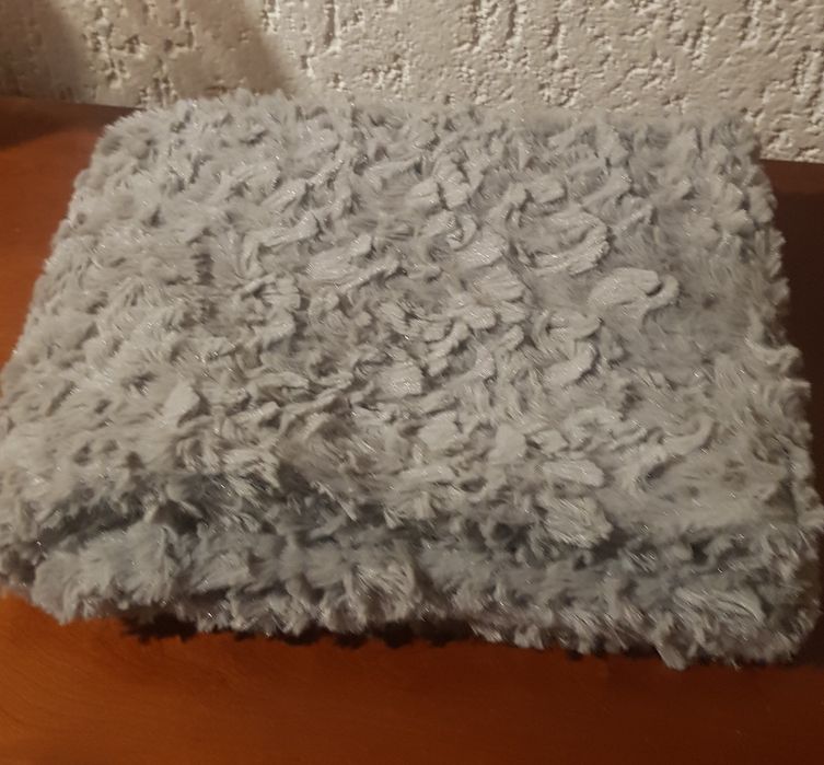 Gola cinzenta de senhora nova