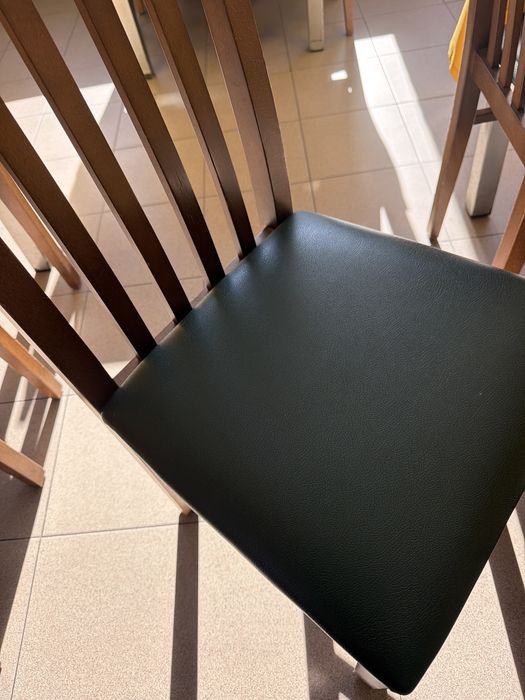 Conjunto de mesa e cadeiras