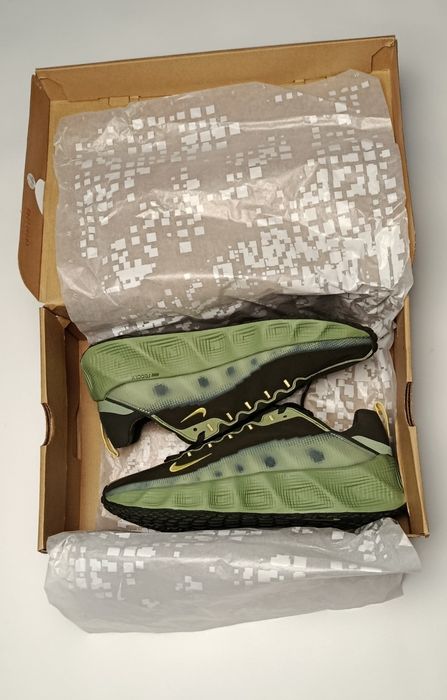 Нові кросівки Nike Ava Rover