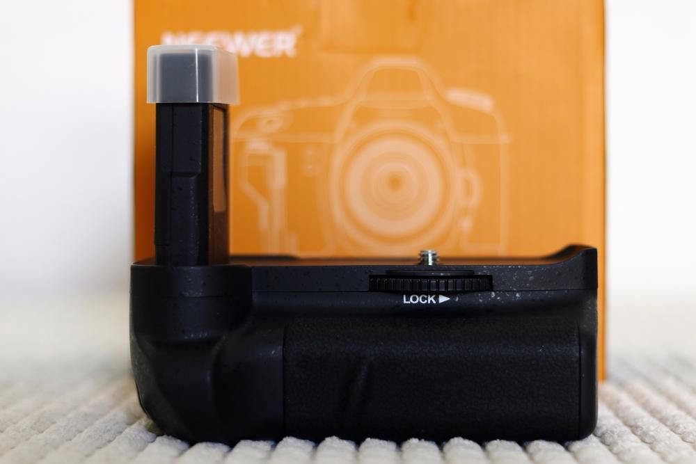 Nikon Grip for D3100, D3200, D3300, D5500, D560064738211165443122