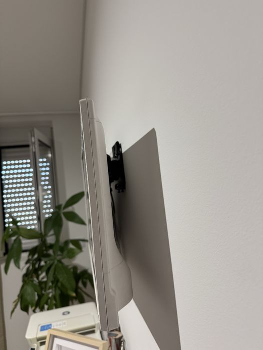 Televisão kunft + suporte fixo