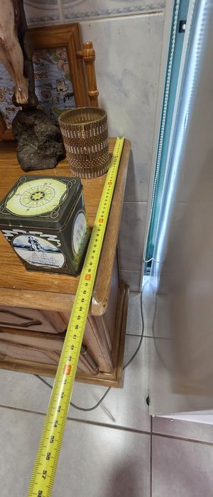 Móvel de cozinha com acabamento em Castanho