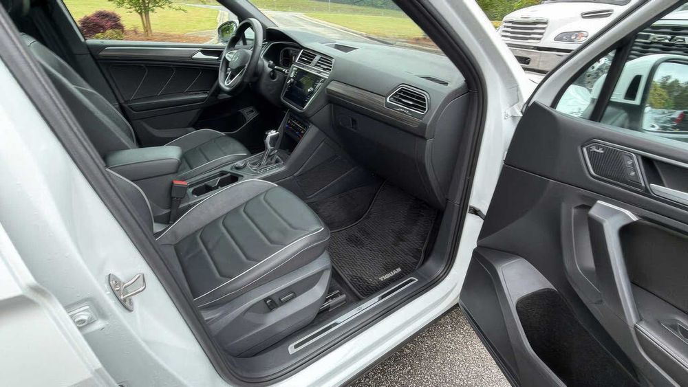 Volkswagen Tiguan SEL R-Line 4Motion      2024