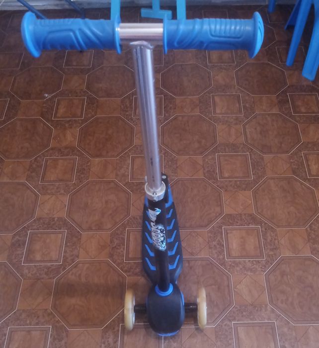 Самокат для хлопчика.