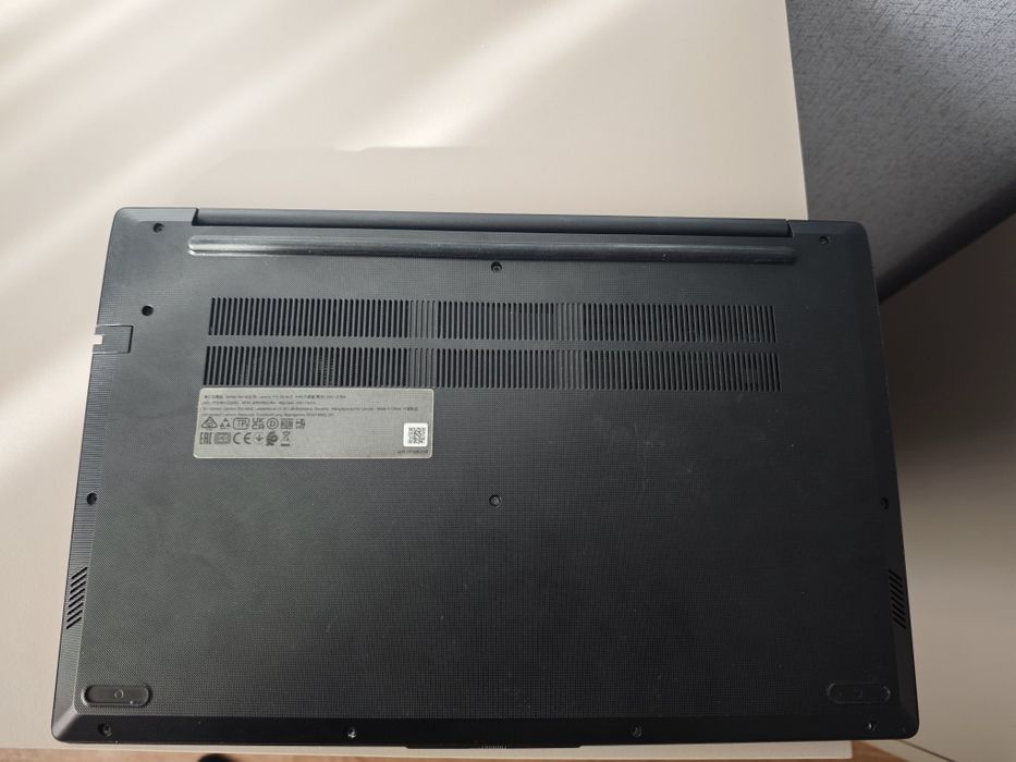 Ігровий ноутбук Lenovo V15 Ryzen 3 5300U 8/256gb