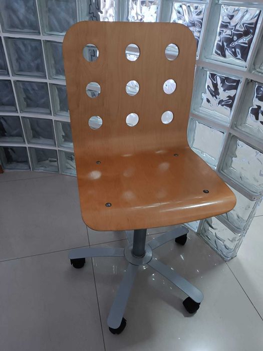 Cadeira giratória IKEA madeira