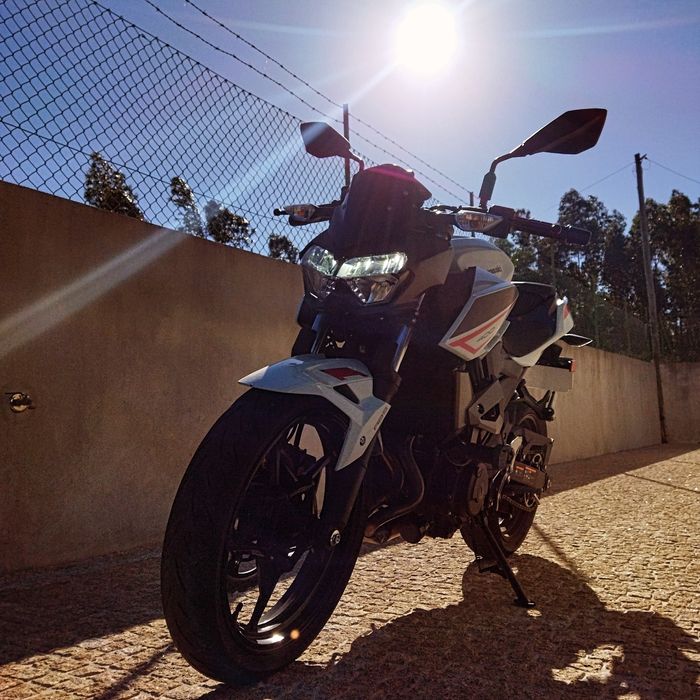 Kawaski Z400 com EXTRAS
