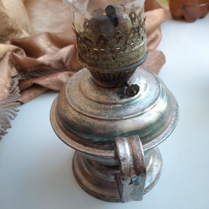 Керосиновая лампа.