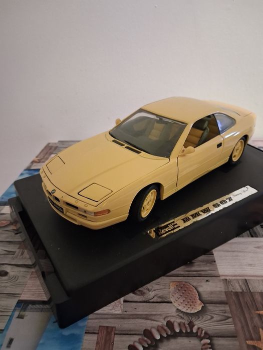 Bmw 850 csi revell żółte 1:18 kolekcjonerski