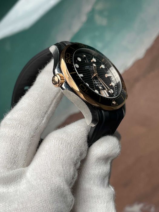 Omega Seamaster 300 18k Sedna Gold Oro 210.22.42.20.01.002