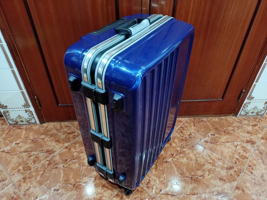Mala malas de porão mais de 23 kg viagem casa quarto apartamento vivenda carro cozinha.