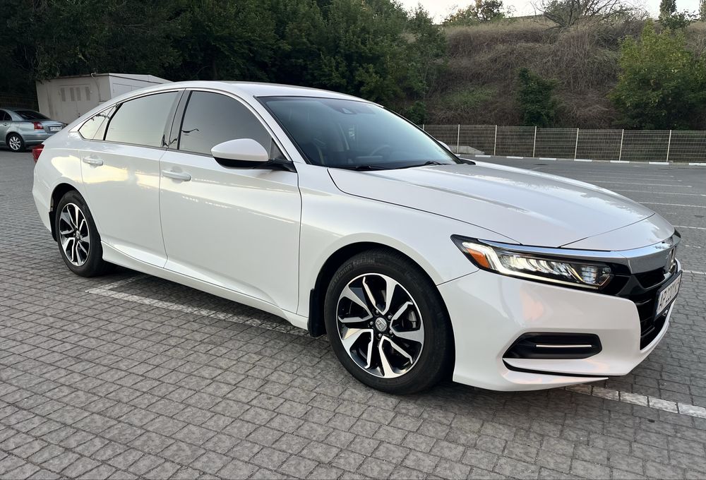 Honda Accord 2018 VIN 1HGCV1F16KA011927 фото оголошення 6 з 14