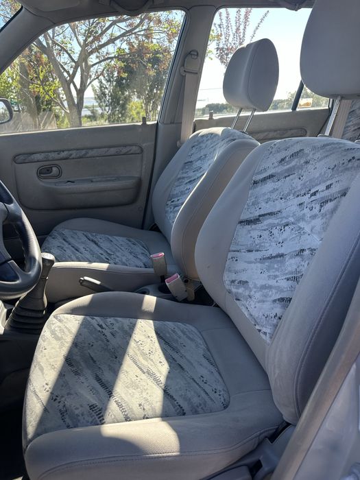 Mazda Demio 1.3 Glx de 1999 a gás