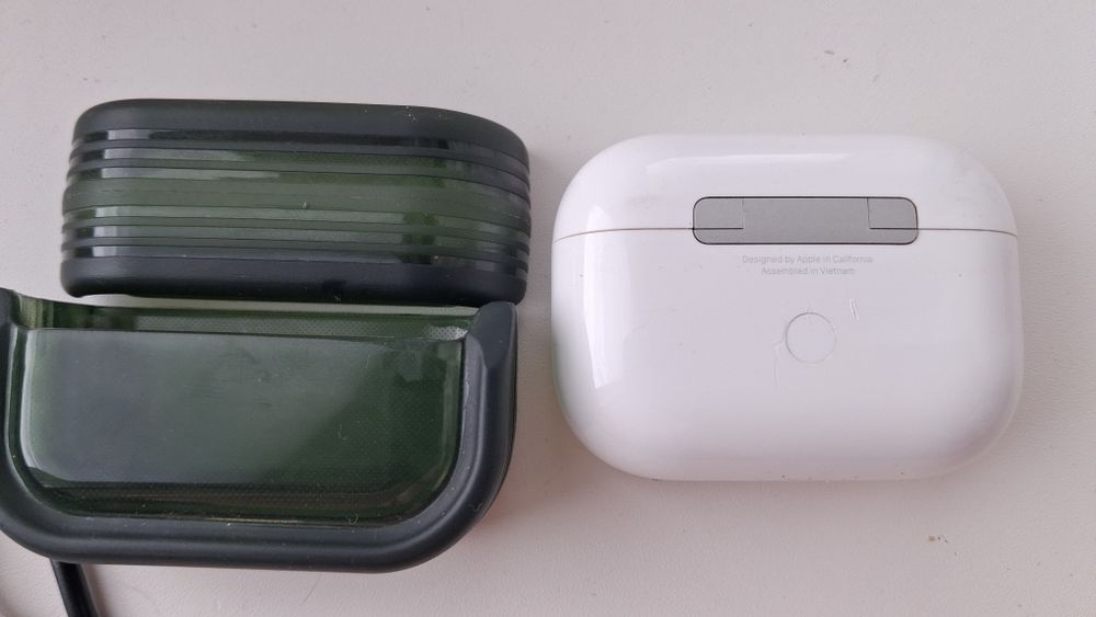 Apple AirPods 3rd generation И Apple AirPods Pro 1-го поколения