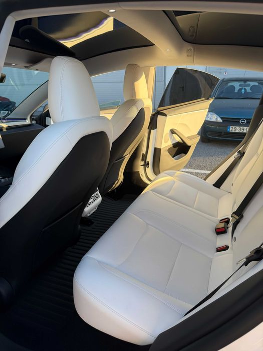 Tesla Model 3 RWD – 12/2024 – 25.000 km – Extras