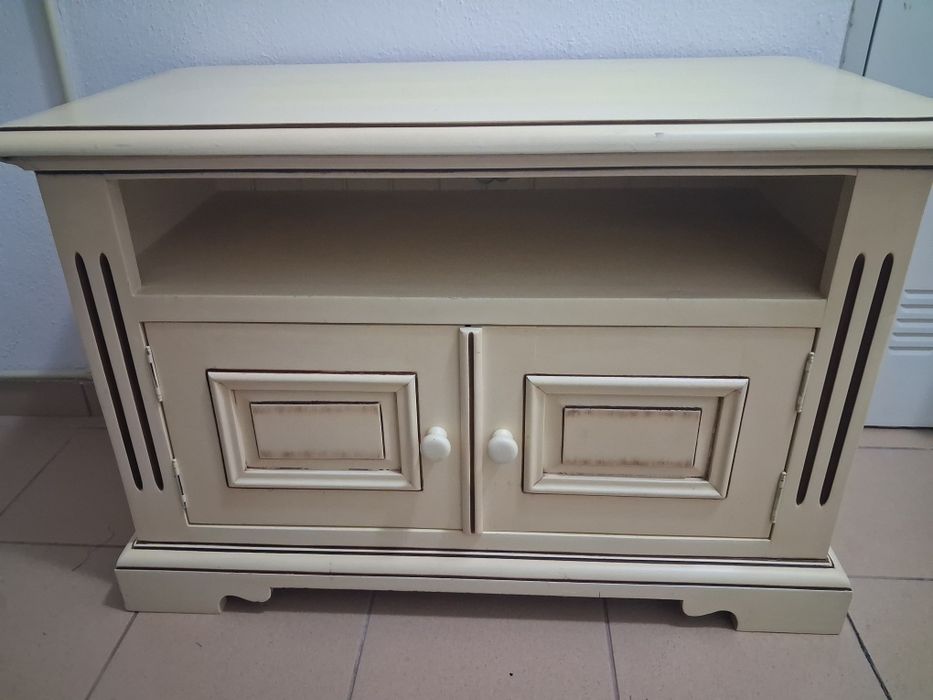Mesa de jantar,  cadeiras + móvel TV