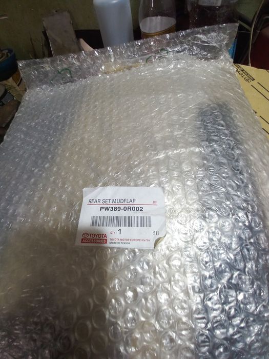 Брызговики задний правый на Тойоту рав 4