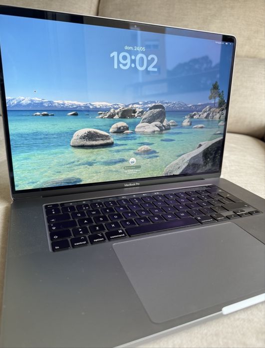 Apple MacBook Pro 16