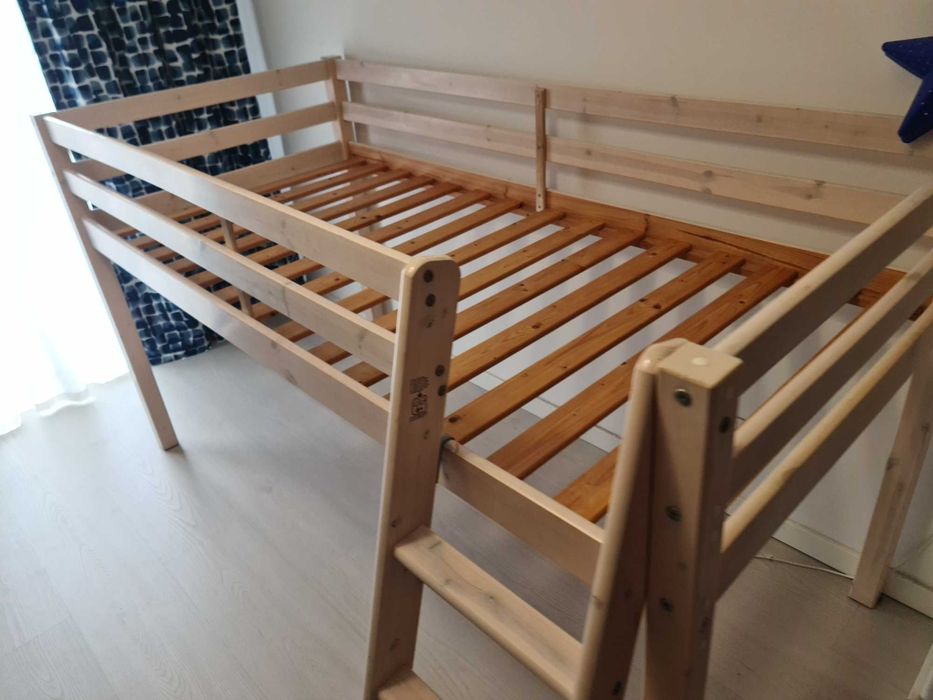 Cama alta + Colchão para criança
