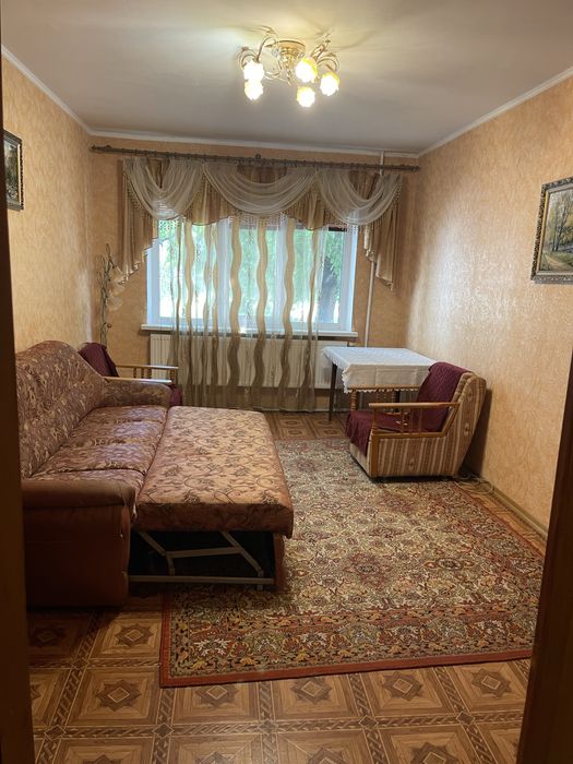 Здам в оренду Велику кімнату в 3-х кімнатній квартирі  біля Велмарту.