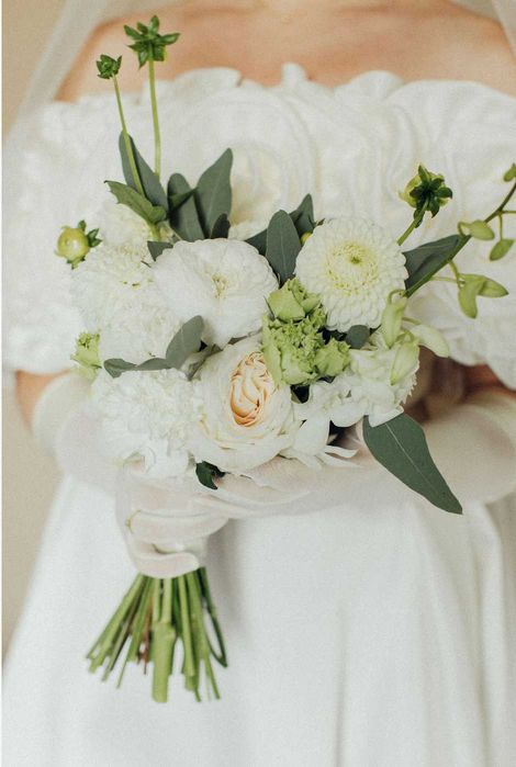 Стильна весільна сукня 2025