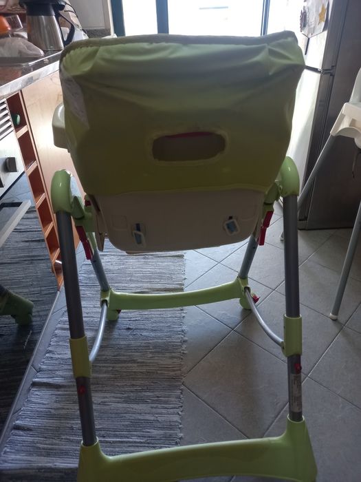 Cadeira bebé com 2 tabuleiros