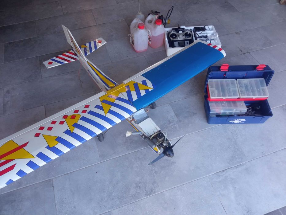 Avião Trainer comando Futaba 6 canais e extras