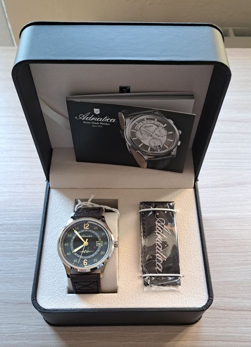 Nowy Zegarek Adriatica niewyjmowany z pudełka
Informacje o produkcie