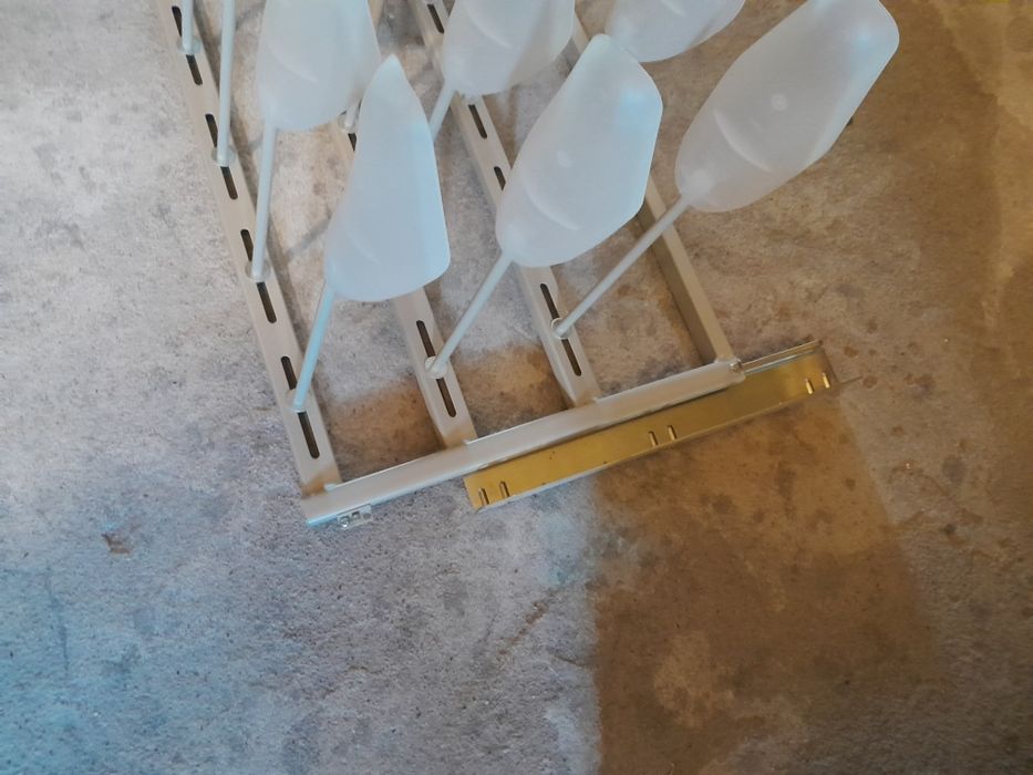 Stojaki na buty do szafy