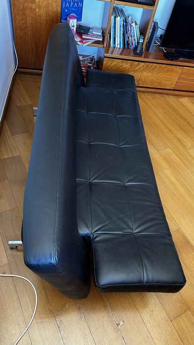 Sofá-Cama Preto em Pele
