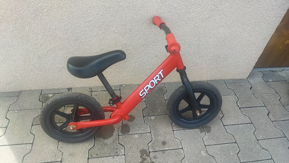 Rowerek biegowy, czerwony