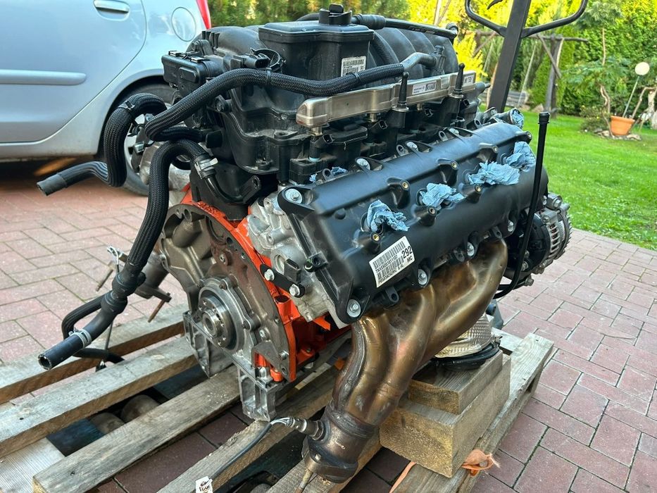 Sprzedam silnik 6.4 SRT Dodge uszkodzony z osprzętem