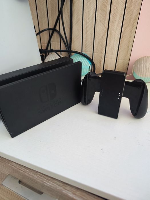 Nintendo Switch V2 (com bolsa, jogos e cartão SD)