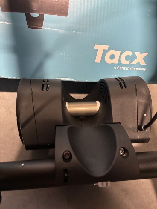 Trenażer rowerowy GARMIN Tacx Boost