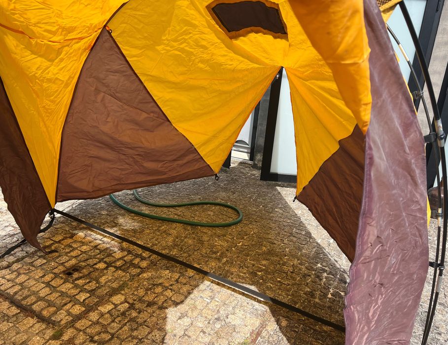 Tenda de Campismo (2quartos e sala)