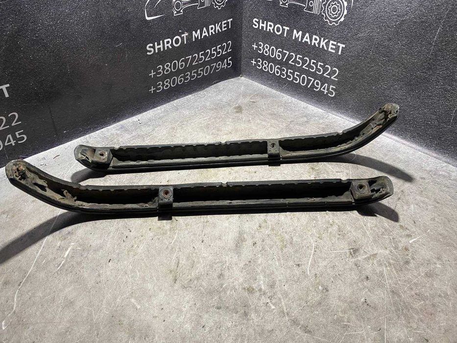 Накладка планка вія права ліва під задні фари Mercedes-Benz W123