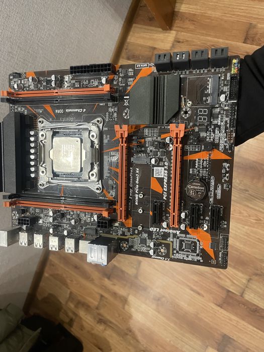 Продам материнську  плату