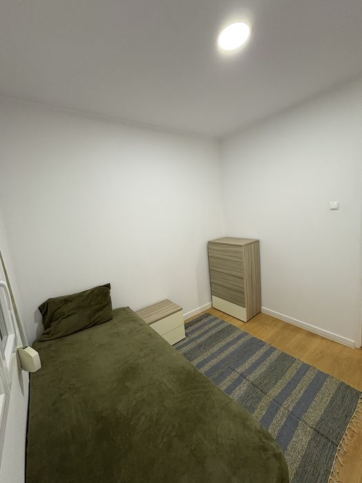 Arrendo quarto de solteiro/a