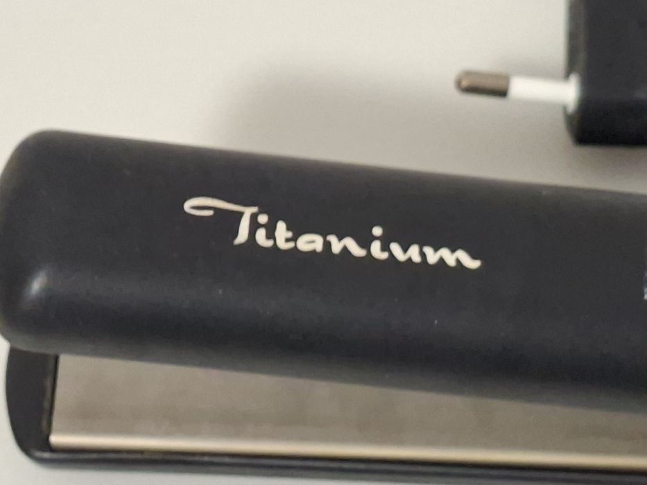 Placa alisamento de cabelo Titanium Novas