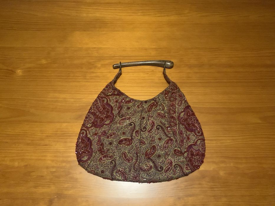Bordeaux-patterned suitcase with wooden handle